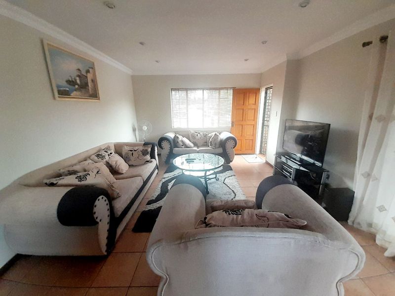 Modern 3-Bed Townhouse with Large Patio and Built-In Braai - Photo 3