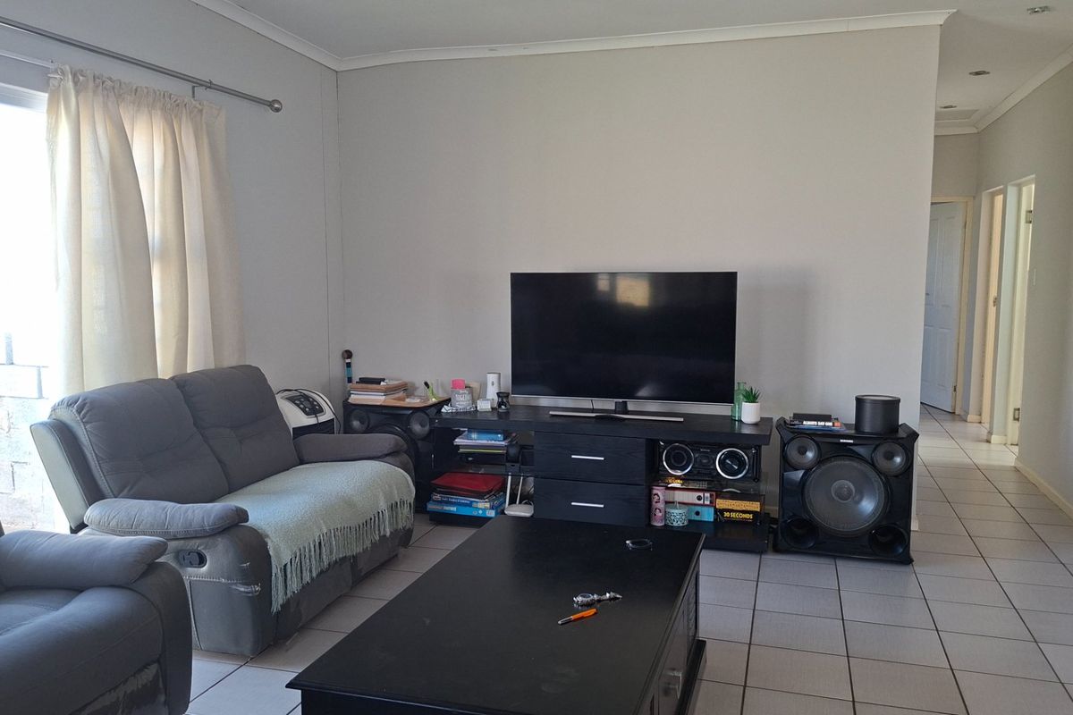 Secure Coastal Living in the Heart of Seaside Gonubie - Photo 2