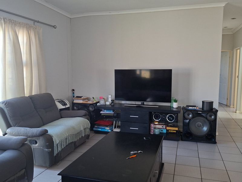 Secure Coastal Living in the Heart of Seaside Gonubie - Photo 2