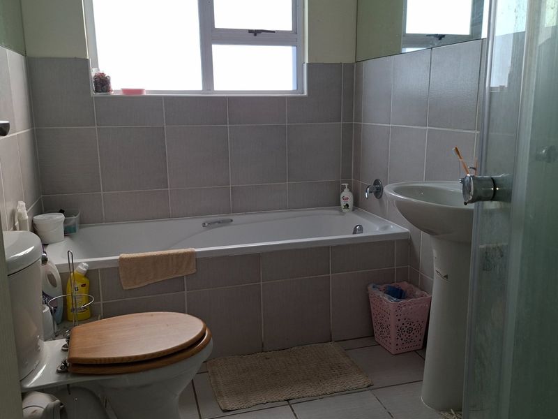 Secure Coastal Living in the Heart of Seaside Gonubie - Photo 10