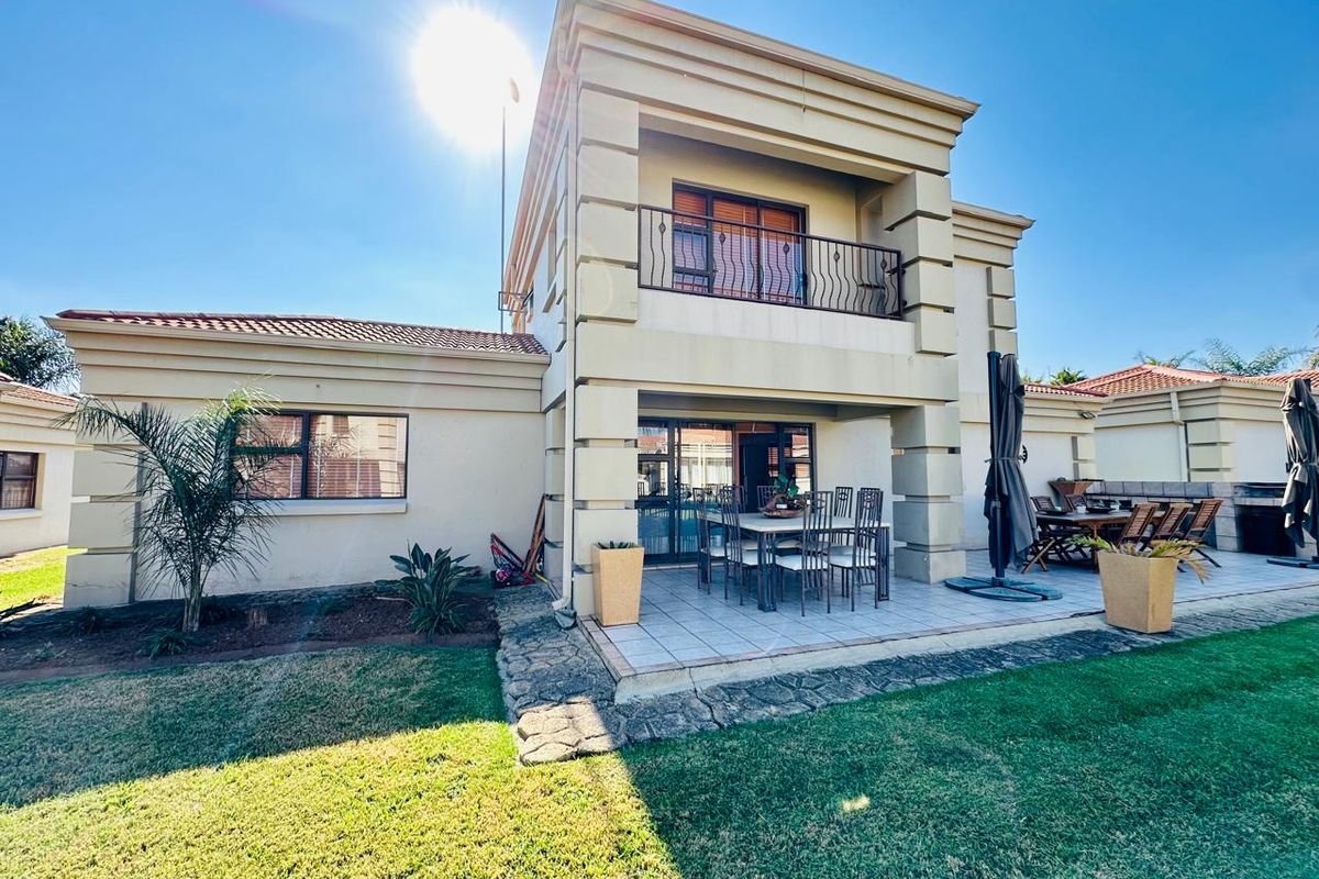 Modern Tuscan-Style Home with Breathtaking Views - Photo 5