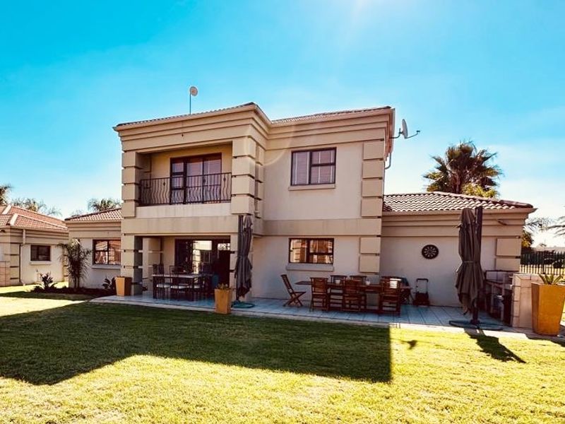 Modern Tuscan-Style Home with Breathtaking Views - Photo 3