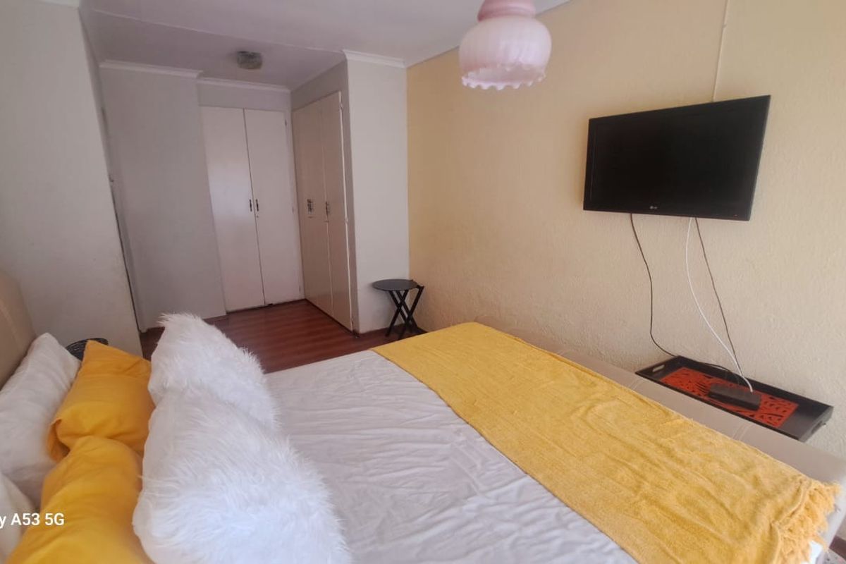 Lovely 3-Bedroom Simplex for Sale - Photo 2