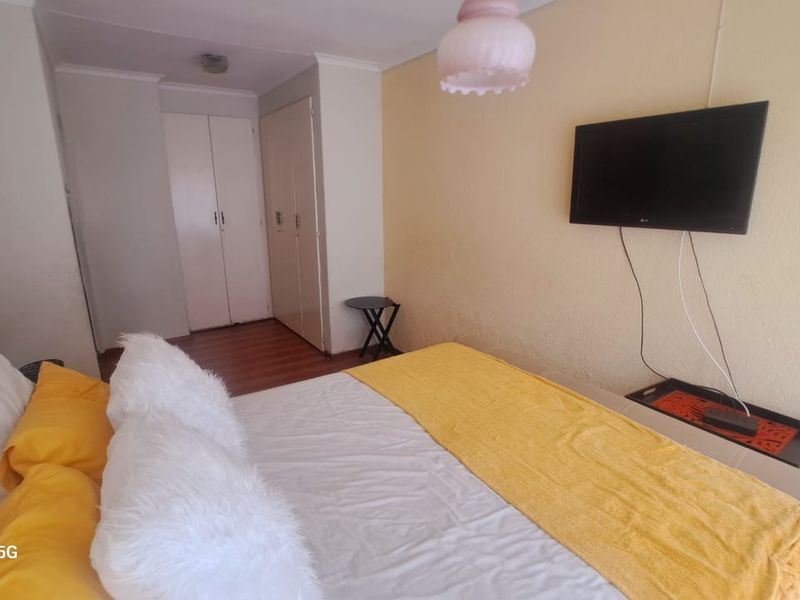 Lovely 3-Bedroom Simplex for Sale - Photo 2