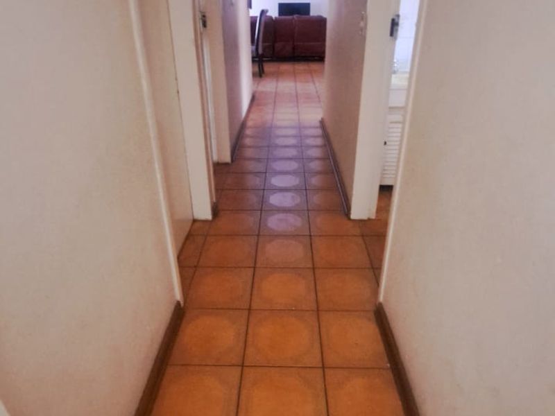 Lovely 3-Bedroom Simplex for Sale - Photo 8