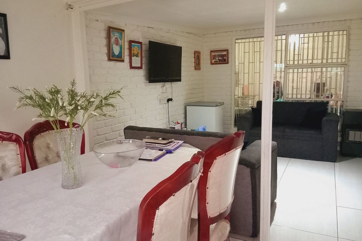 An house for sale with 2 bedroom and 1 bathroom ready for you to buy, in Boksburg North - Photo 2