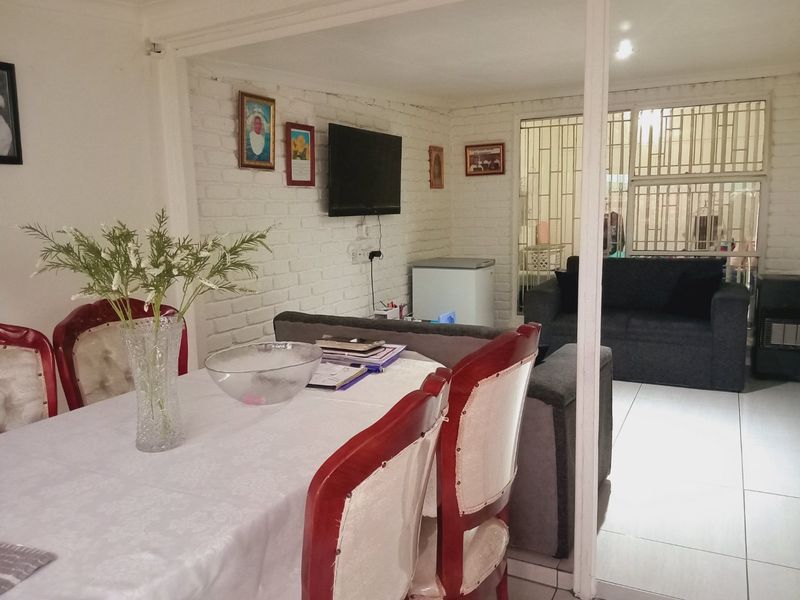 An house for sale with 2 bedroom and 1 bathroom ready for you to buy, in Boksburg North - Photo 2