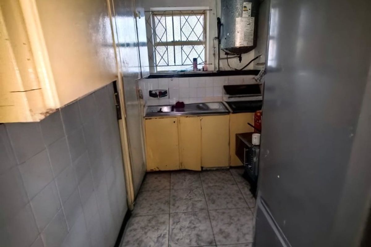 1 Bedroom, 1 Bathroom Apartment For Sale In Point, Durban - Photo 2