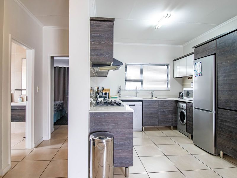 Immaculate 2 bedroom apartment for sale in Greenstone Hill - Photo 5