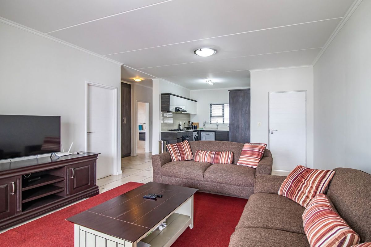 Immaculate 2 bedroom apartment for sale in Greenstone Hill - Photo 4