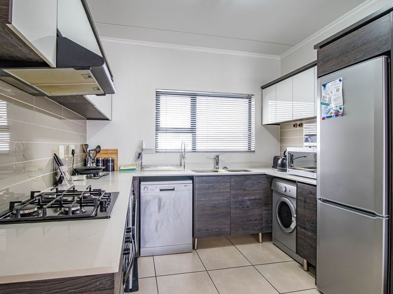 Immaculate 2 bedroom apartment for sale in Greenstone Hill - Photo 7