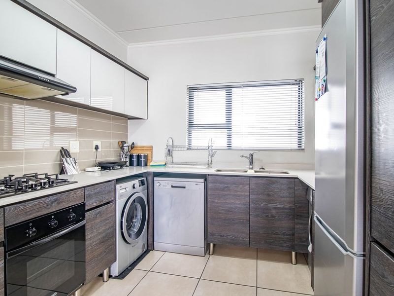 Immaculate 2 bedroom apartment for sale in Greenstone Hill - Photo 6
