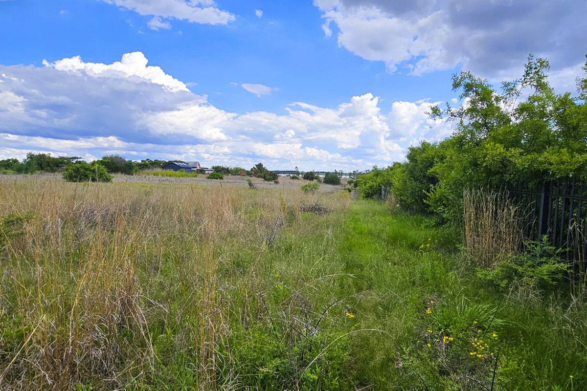 Stunning Waterfront Stand in Vaal Marina - Photo 5