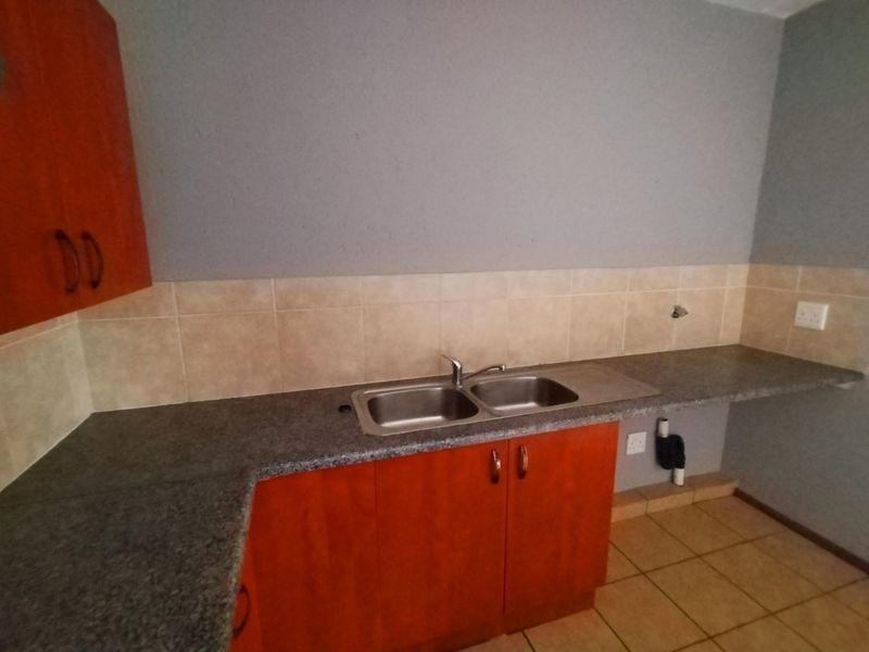 2 bedroom and 1 bathroom and shower for sale - Photo 2