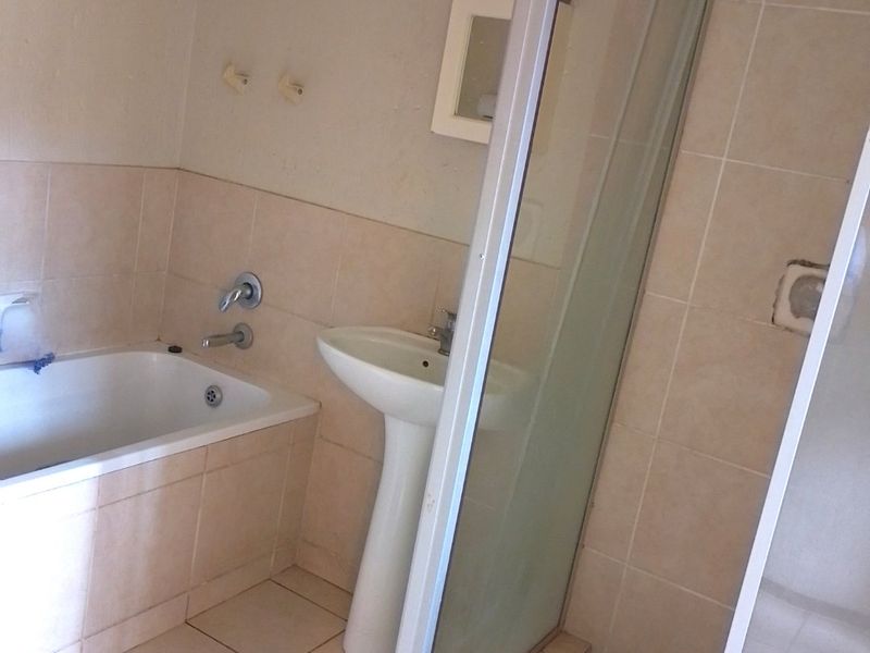 2 bedroom and 1 bathroom and shower for sale - Photo 10
