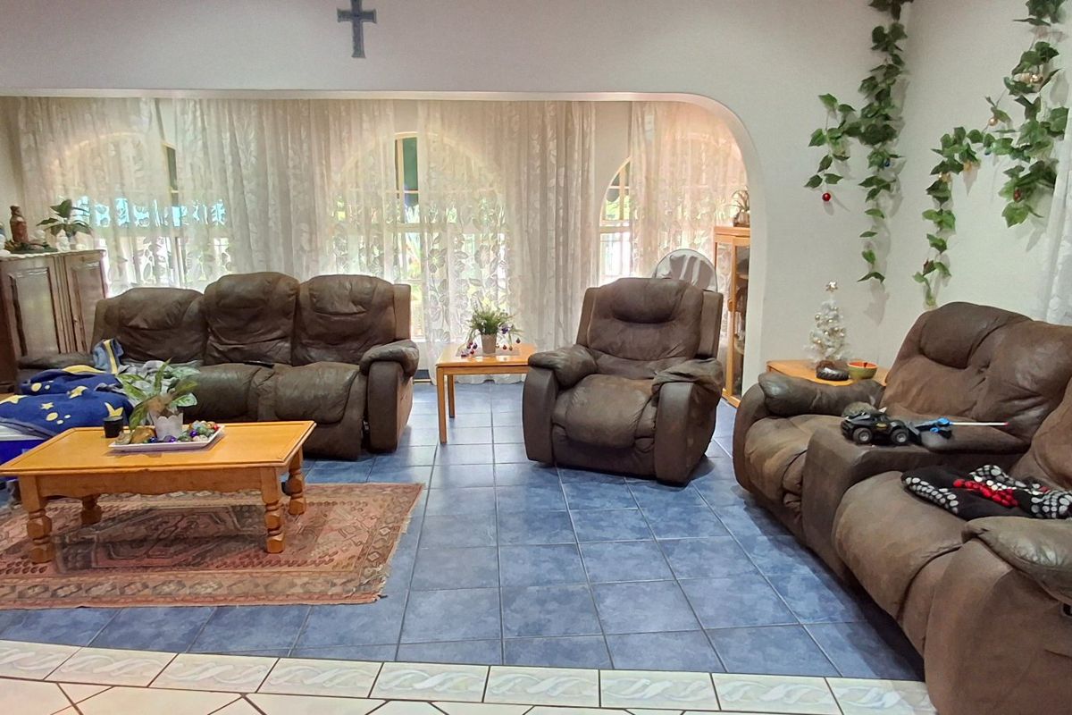 HOUSE WITH FLAT FOR SALE PRETORIA GARDENS - Photo 5