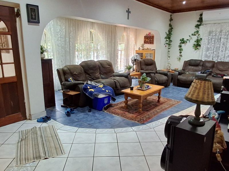 HOUSE WITH FLAT FOR SALE PRETORIA GARDENS - Photo 6