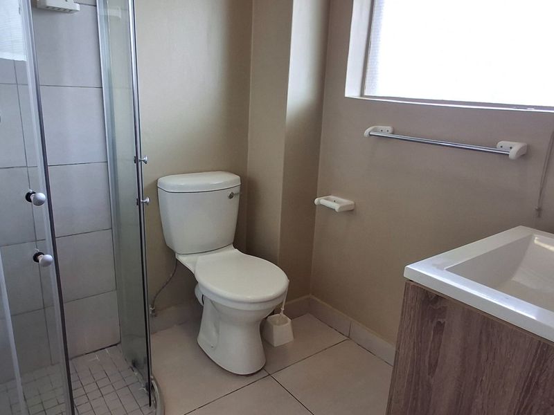 MODERN BATCHELOR IN CAMPUS ON PARK - Photo 10