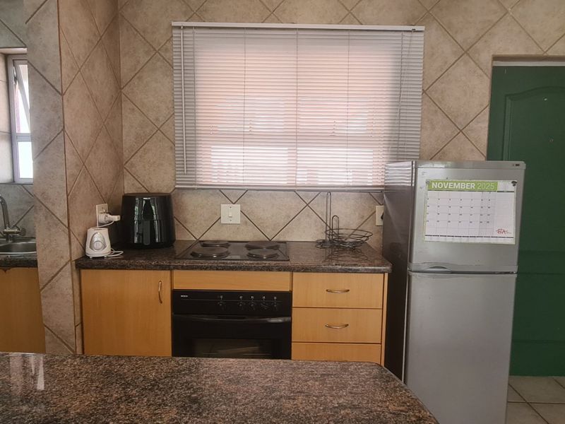 Spacious Multi-Level 1 Bedroom Apartment for sale in Morningside, Sandton - Photo 7
