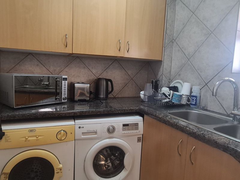 Spacious Multi-Level 1 Bedroom Apartment for sale in Morningside, Sandton - Photo 8