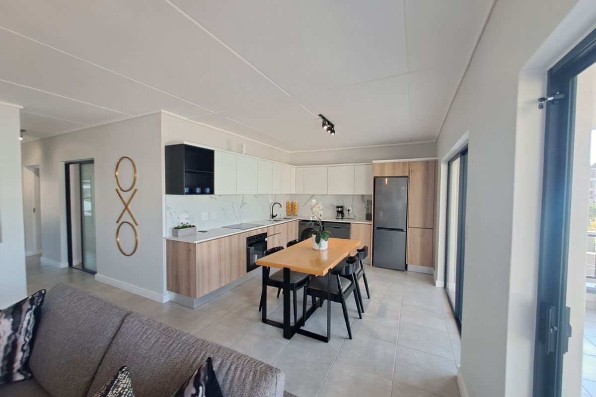 Lagoon Facing Spacious 3 Bedroom to rent in Munyaka, Waterfall City - Photo 2