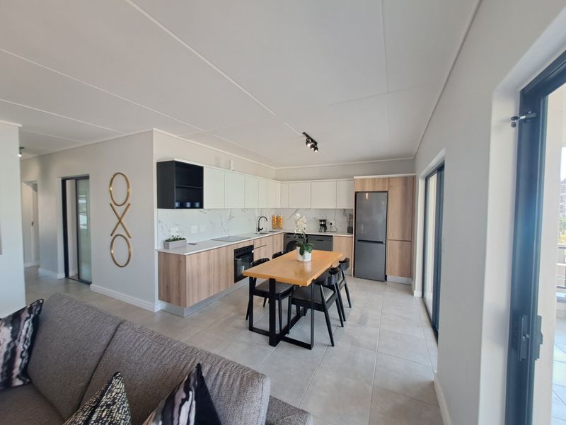 Lagoon Facing Spacious 3 Bedroom to rent in Munyaka, Waterfall City - Photo 2