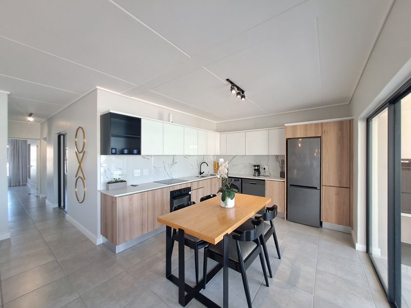 Lagoon Facing Spacious 3 Bedroom to rent in Munyaka, Waterfall City - Photo 3