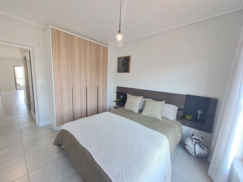 Lagoon Facing Spacious 3 Bedroom to rent in Munyaka, Waterfall City - Photo 10