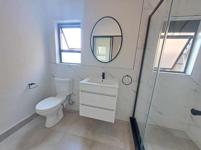 Lagoon Facing Spacious 3 Bedroom to rent in Munyaka, Waterfall City - Photo 7