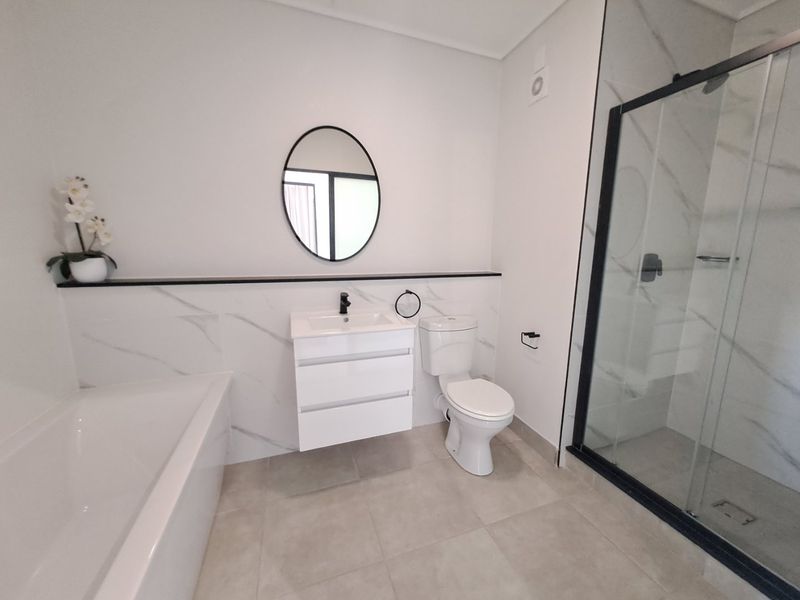 Lagoon Facing Spacious 3 Bedroom to rent in Munyaka, Waterfall City - Photo 6