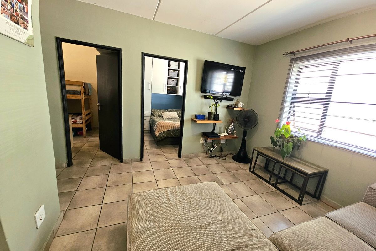 Ground floor apartment located close to all amenities - Photo 2