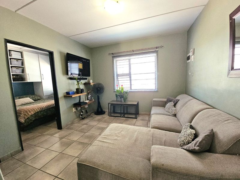 Ground floor apartment located close to all amenities - Photo 3