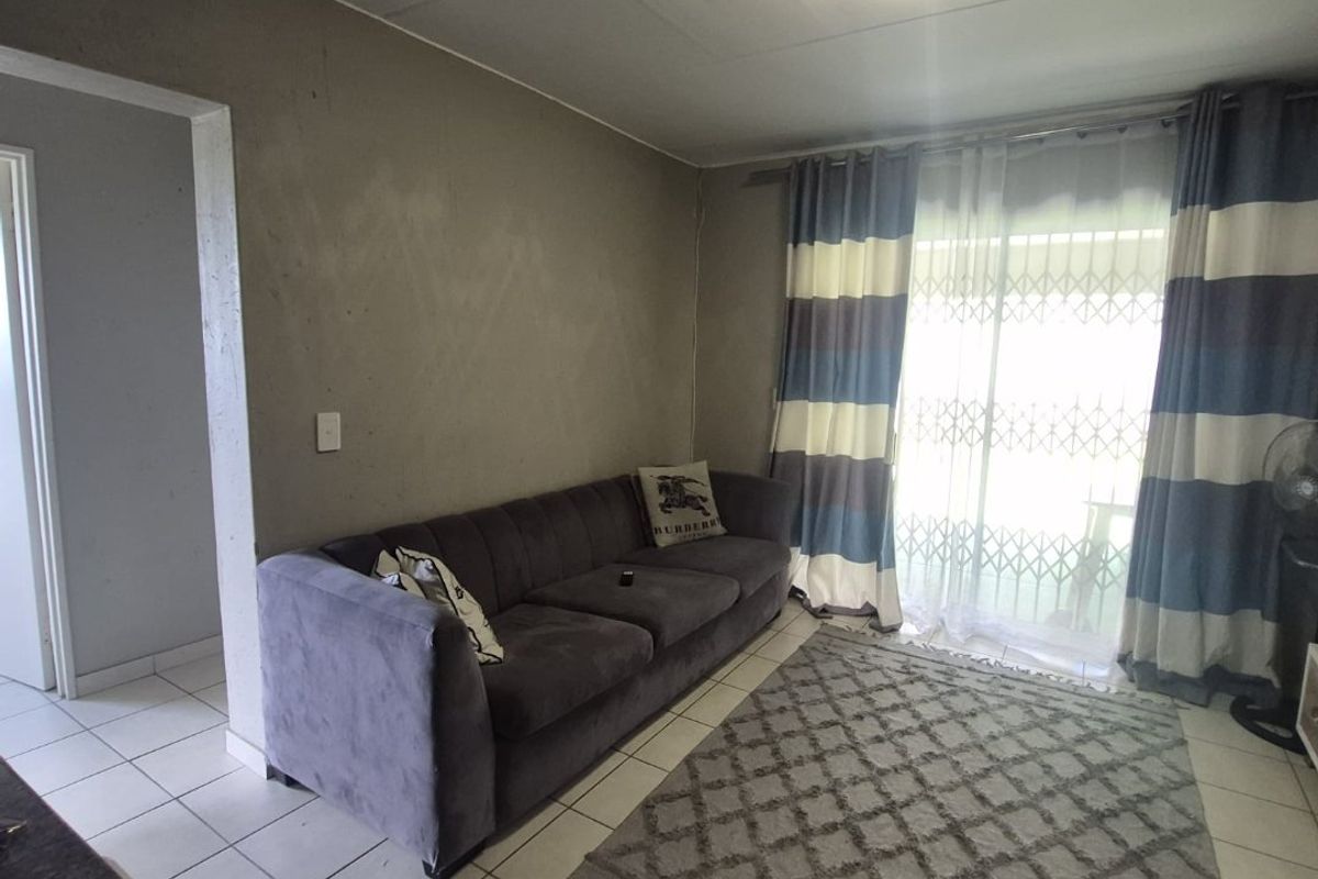 2 BEDROOM 2 BATHROOM GROUND FLOOR APARTMENT IN WILGEHEUWEL - Photo 4