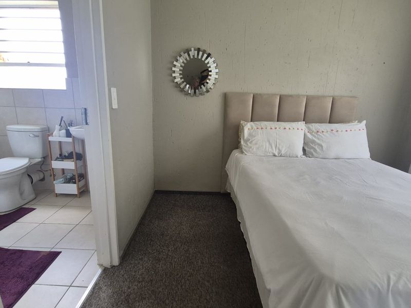 2 BEDROOM 2 BATHROOM GROUND FLOOR APARTMENT IN WILGEHEUWEL - Photo 10