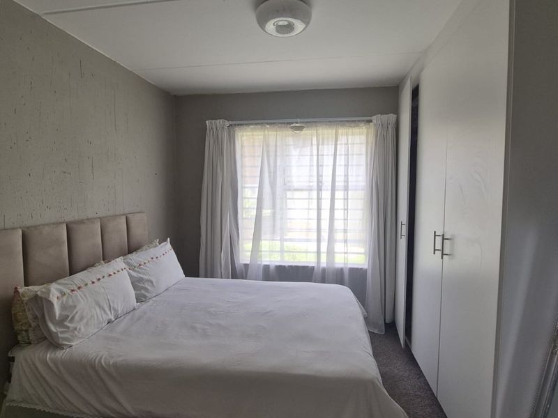 2 BEDROOM 2 BATHROOM GROUND FLOOR APARTMENT IN WILGEHEUWEL - Photo 9