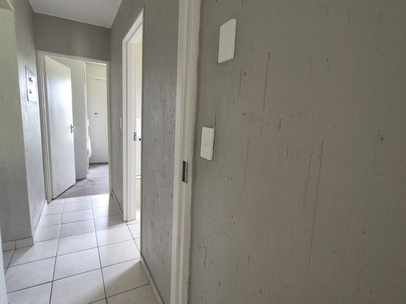 2 BEDROOM 2 BATHROOM GROUND FLOOR APARTMENT IN WILGEHEUWEL - Photo 8