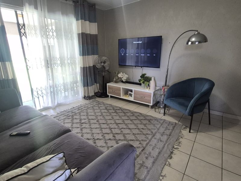 2 BEDROOM 2 BATHROOM GROUND FLOOR APARTMENT IN WILGEHEUWEL - Photo 7