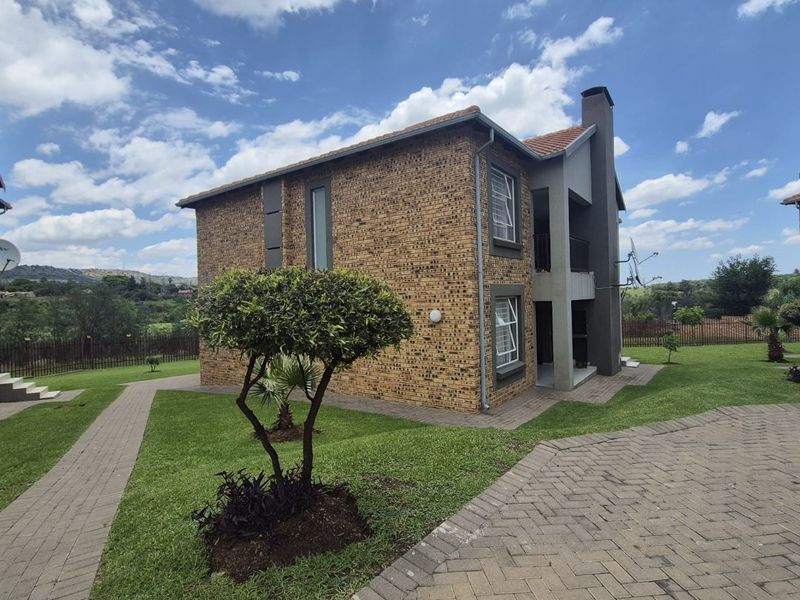 2 BEDROOM 2 BATHROOM GROUND FLOOR APARTMENT IN WILGEHEUWEL - Photo 2