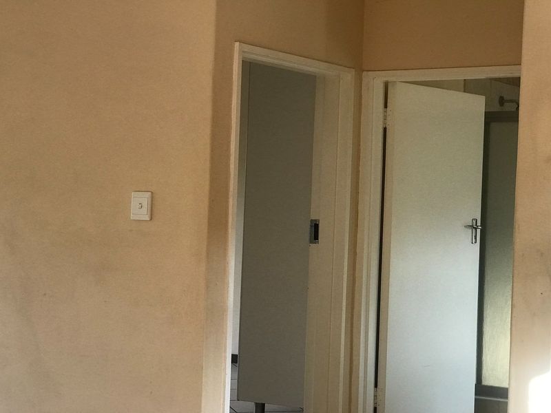 2 Bedrooms, 1 bathroom, 2 covered parking apartment for sale - Photo 9