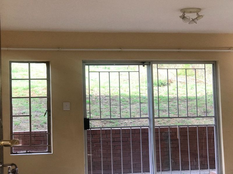 2 Bedrooms, 1 bathroom, 2 covered parking apartment for sale - Photo 6