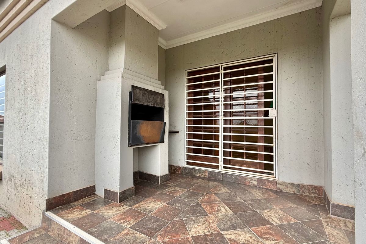 Family Home In A Prime Location Of Aerorand West - Photo 5