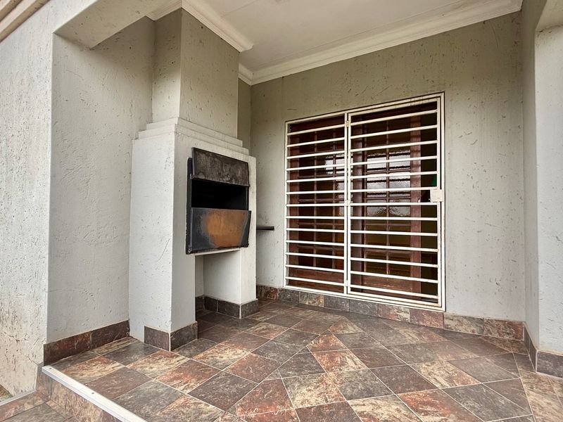 Family Home In A Prime Location Of Aerorand West - Photo 5