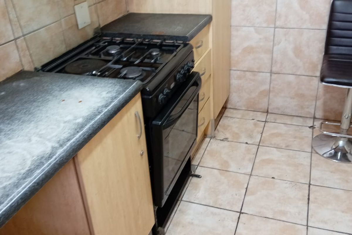 Charming Ground-Floor Flat with Extra Room Potential – Prime Location Near College & CBD - Photo 2