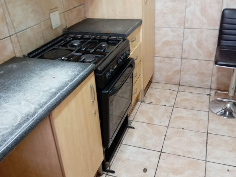 Charming Ground-Floor Flat with Extra Room Potential – Prime Location Near College & CBD - Photo 2