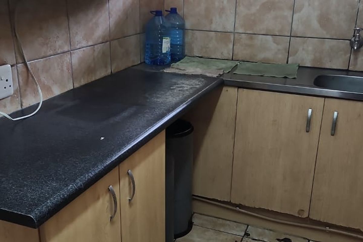 Charming Ground-Floor Flat with Extra Room Potential – Prime Location Near College & CBD - Photo 3