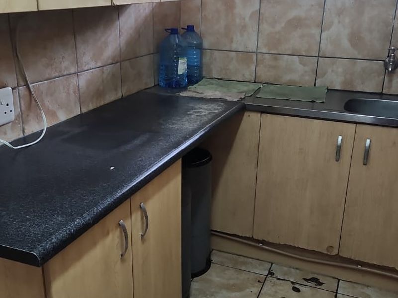 Charming Ground-Floor Flat with Extra Room Potential – Prime Location Near College & CBD - Photo 3