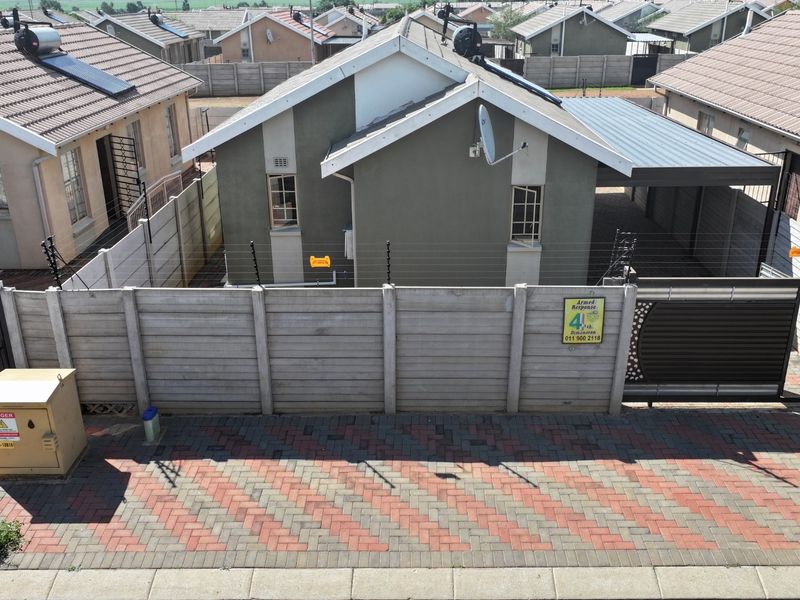 Spacious 3Bedroom House for Sale in Sky City - Photo 3