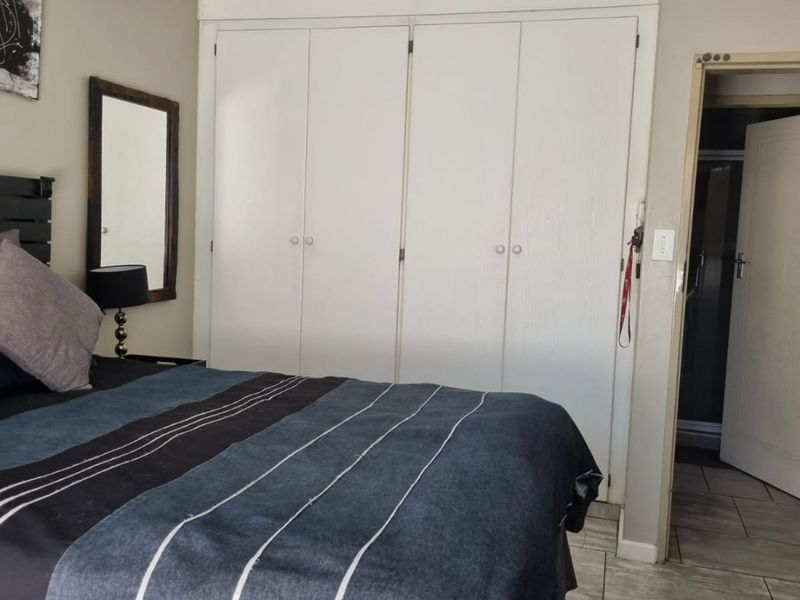 Modern Family Home With Solar, Office Space & Double Garage – A Perfect Move-In Ready Property - Photo 7