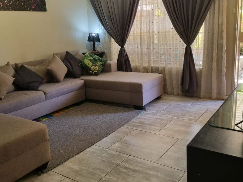 Modern Family Home With Solar, Office Space & Double Garage – A Perfect Move-In Ready Property - Photo 2