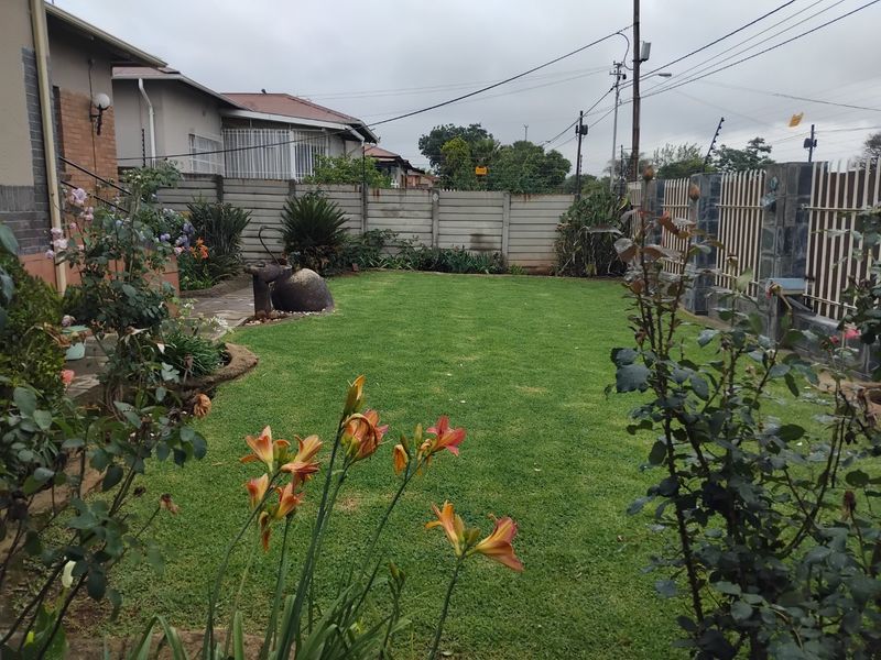 Charming 3-Bedroom Home for Sale – Spacious Stand & Great Extras! - Photo 4